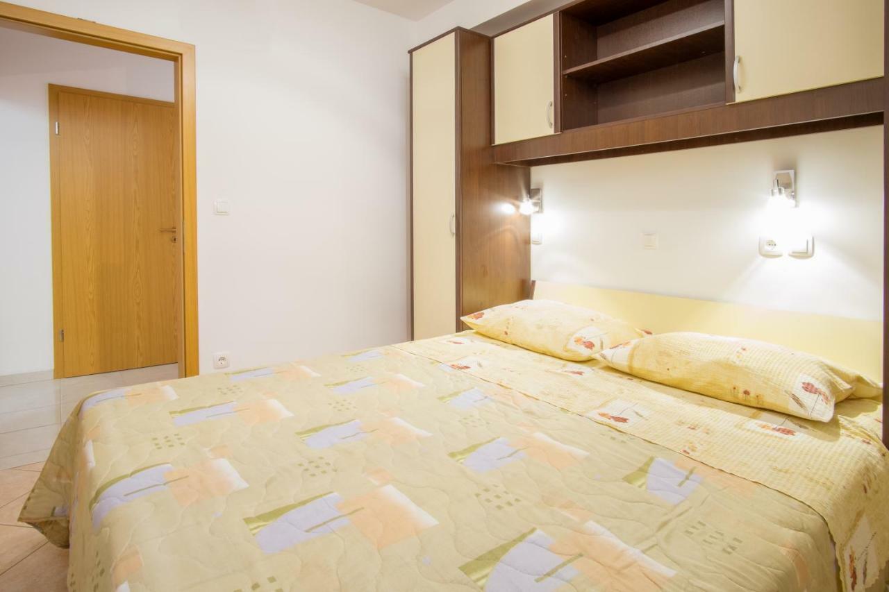 Apartment Dani Malinska Kültér fotó